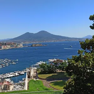 Monocamera Con Terrazzogiardino -studette -zona Panoramica Posillipo Napoli