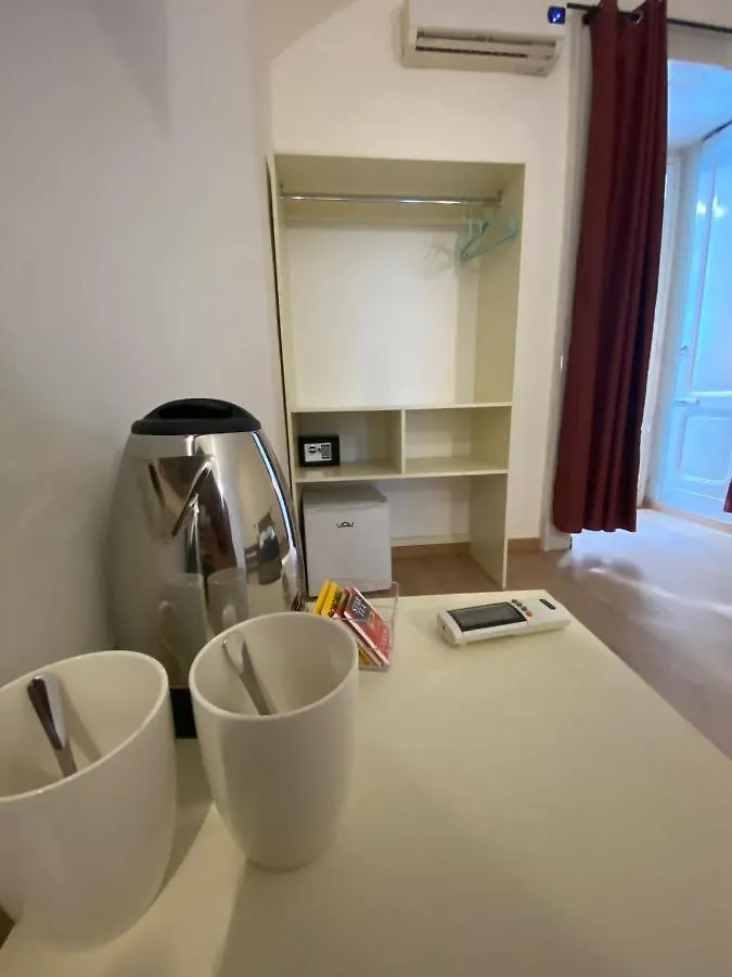 Bed & Breakfast Maison Dante Naples Italy